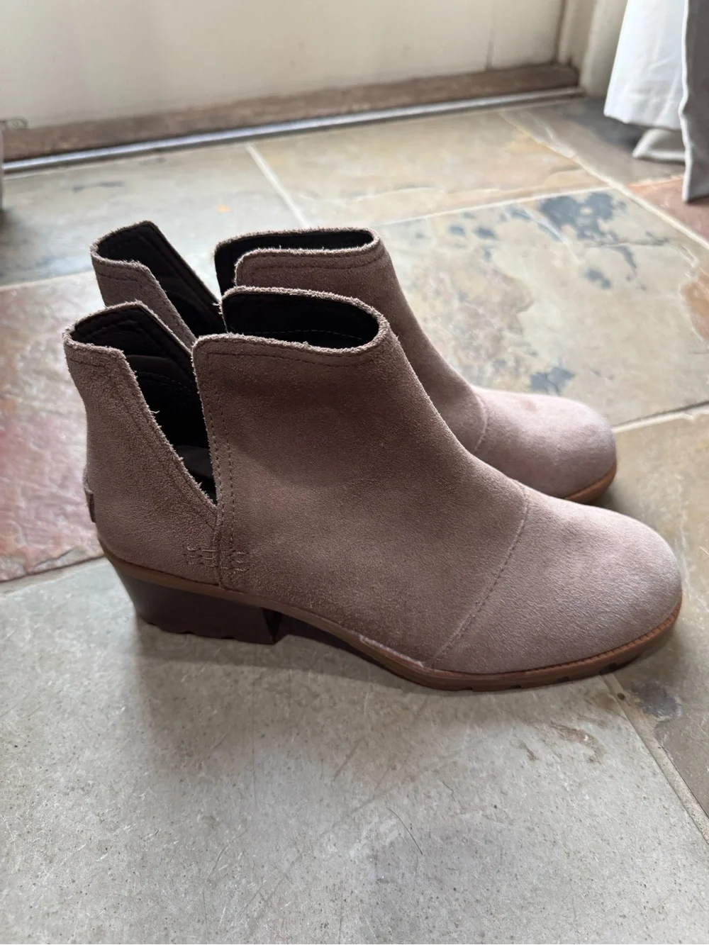 SOREL Cate Cut-Out Waterproof Suede Booties Ash Brown Size 6.5 Pristine